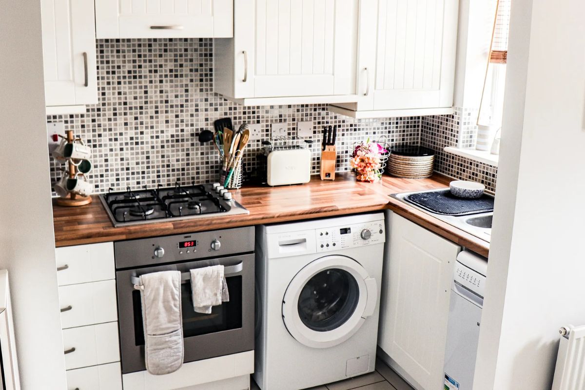 Eletrodomésticos Para Cozinha Pequena. O Erro Que Faz Sua Cozinha Parecer Ainda Menor eletrodomésticos para cozinha pequena