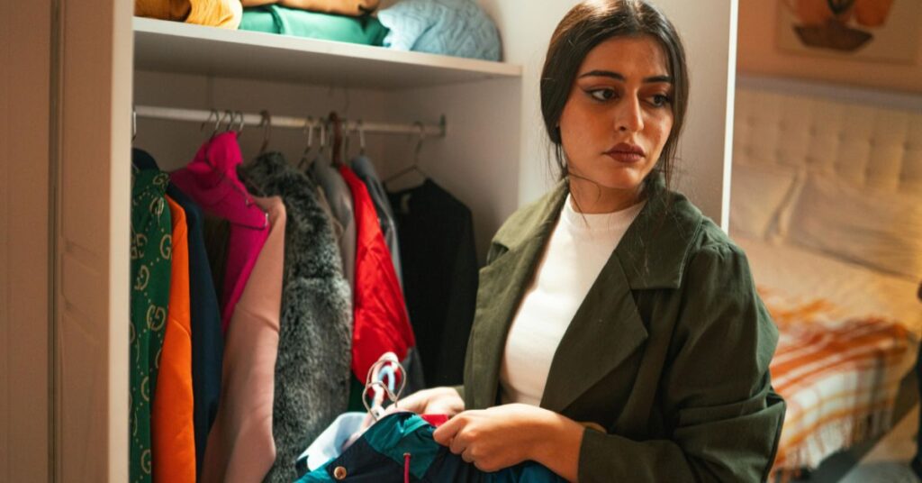 como tirar cheiro de mofo do guarda-roupa